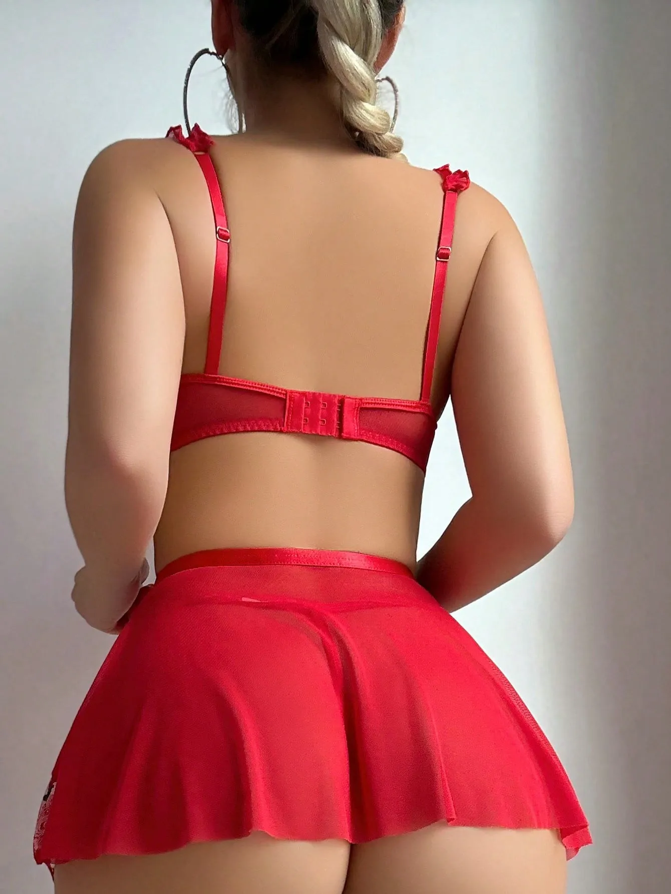 ファンシーなランジェリー セクシーでホットな美しい下着 花柄のファンシーなバレンタインランジェリーセット フリルレースのエキゾチックなセット