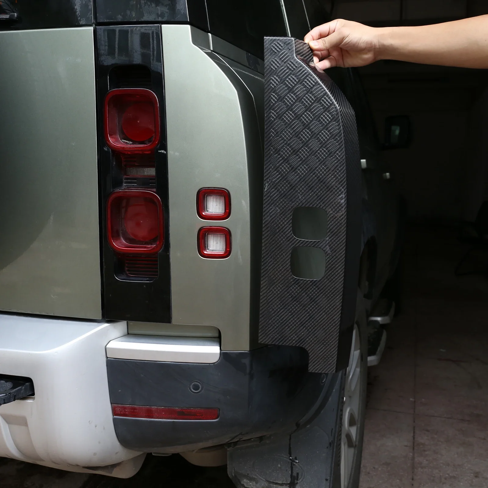 

For land rover Defender 90 110 130 2020-23 Real Carbon Fiber Car Tail Light Indicator Plate cover Trim Stickers Car Accessories