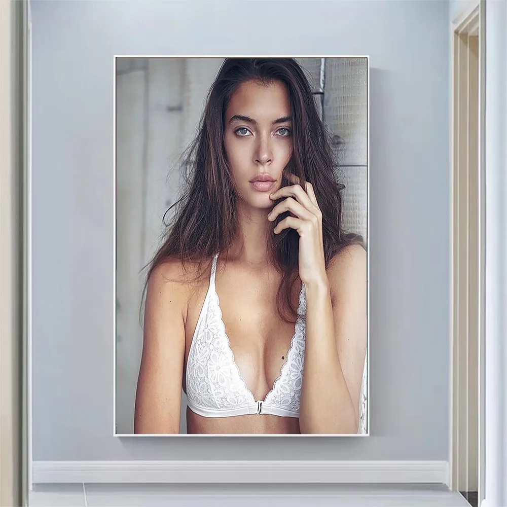 151 Costanza Nisi 2 Сексуальная модель Красивая девушка Очаровательная поза Стена Шелковая ткань HD Плакат Искусство Главная Спальня Деко Фестиваль Подарок