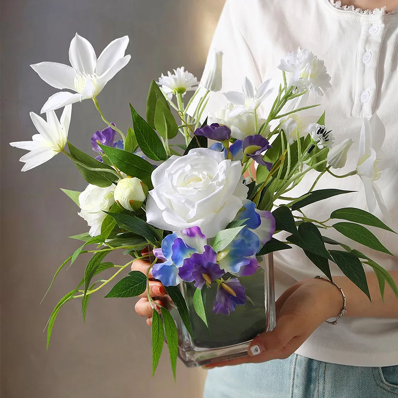 

High-end simulated lily living room dining table simulated lily bouquet hotel decoration lily love simulated flower
