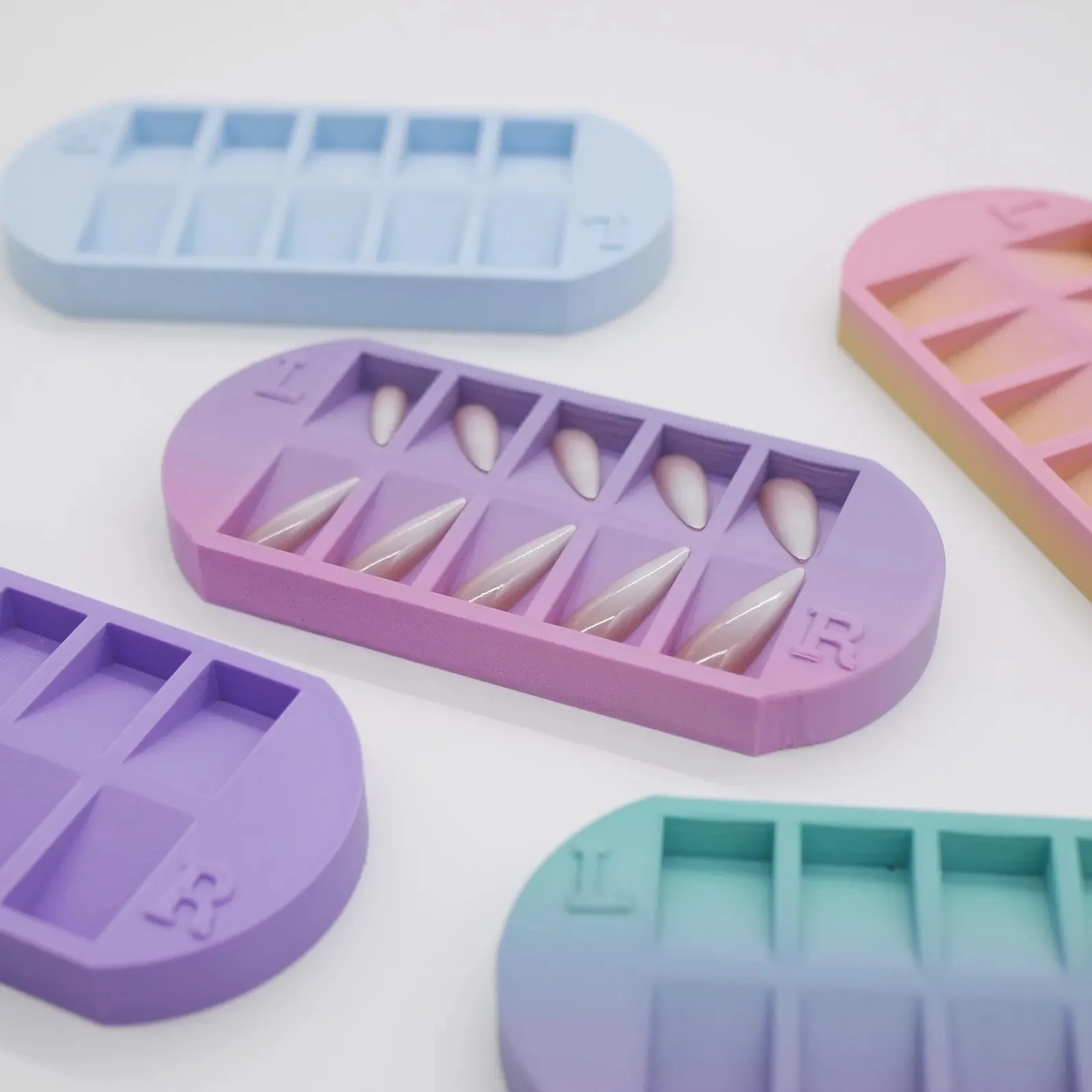 8-Grids Nail Tip Storage Tray with L/R Mark False Nail Display Organizer Reusable Nail Art Storage Plate for Salon & Home Manicu