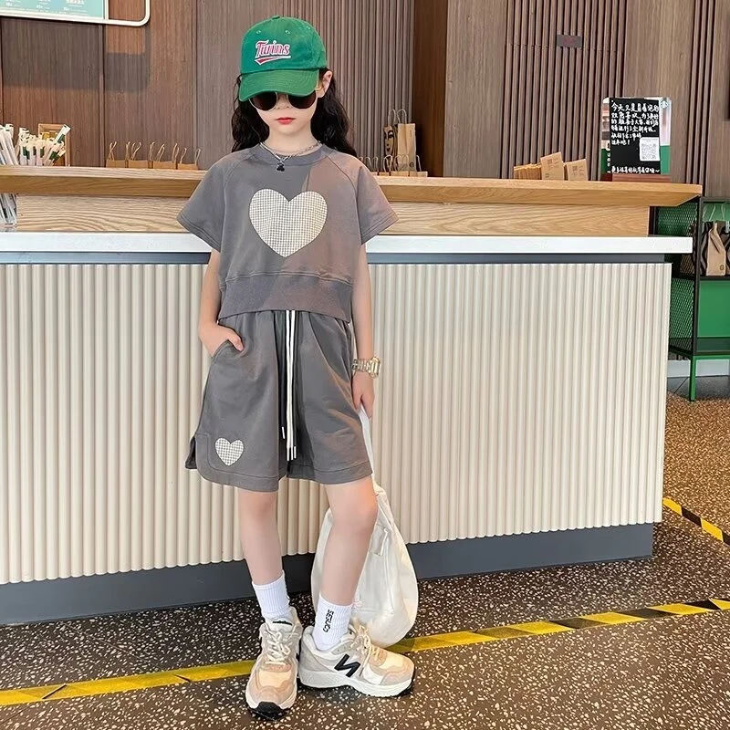 2026New summer short-sleeved fashionable and comfortable shorts set for older girls, trendy and stylish, popular online, suitabl