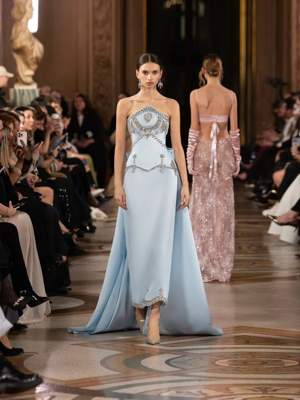 

Luxury Strapless Prom Dress Regal Midi Beaded Evening Gown Overskirt Sparkling Formal Party Dress 2026 Elegant Vestidos De Noche