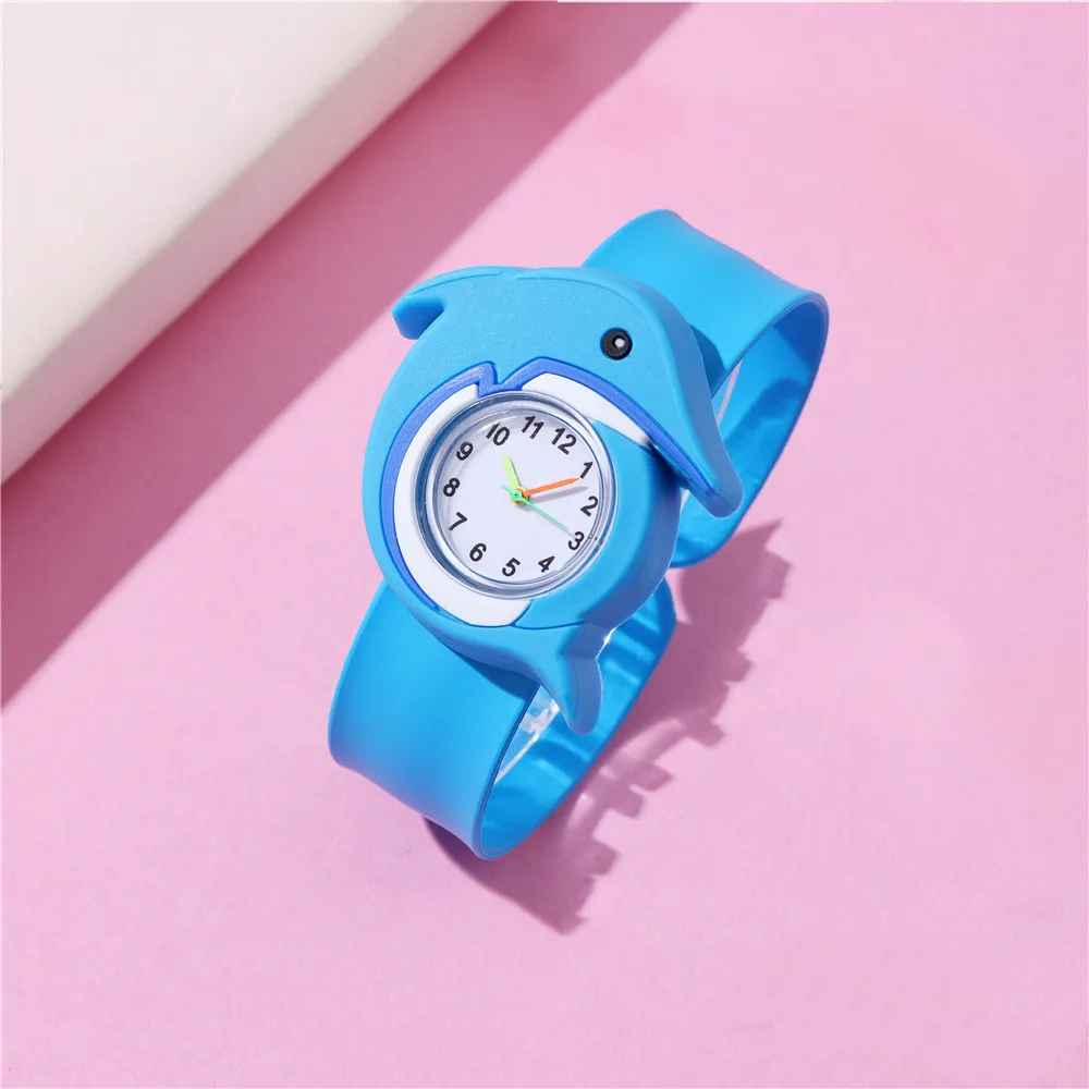 I bambini di personalità dei modelli degli animali dello squalo grigio guardano l\'orologio da polso del Silicone dell\'orologio del bambino per lo