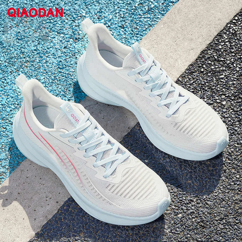 

QIAODAN черные кроссовки с дышащей сеткой, легкие мужские осенне-зимние новые кроссовки для бега на мягкой подошве QXB023252231R