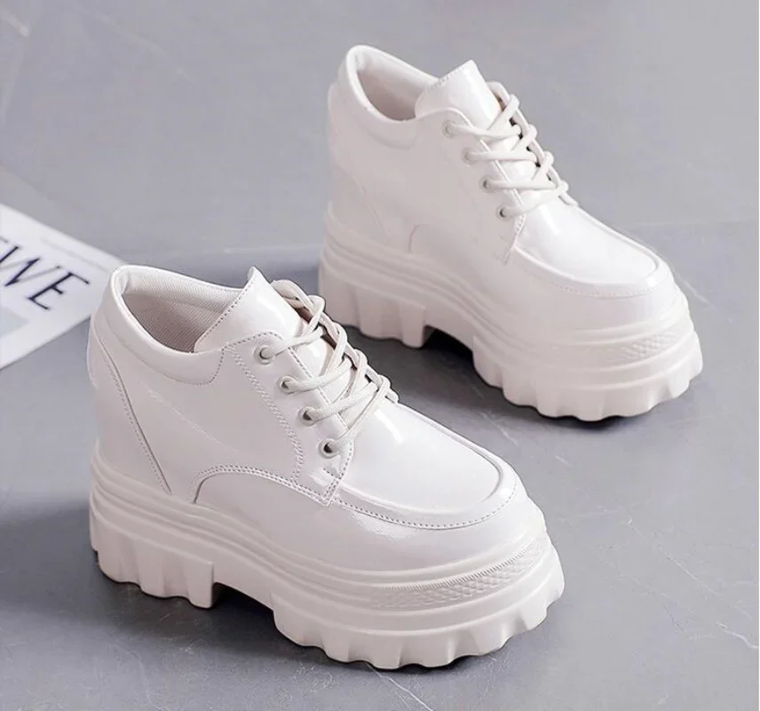 

Женская спортивная обувь на танкетке 2025 года, увеличивающие массивные кроссовки, женская дышащая кожаная повседневная обувь на платформе