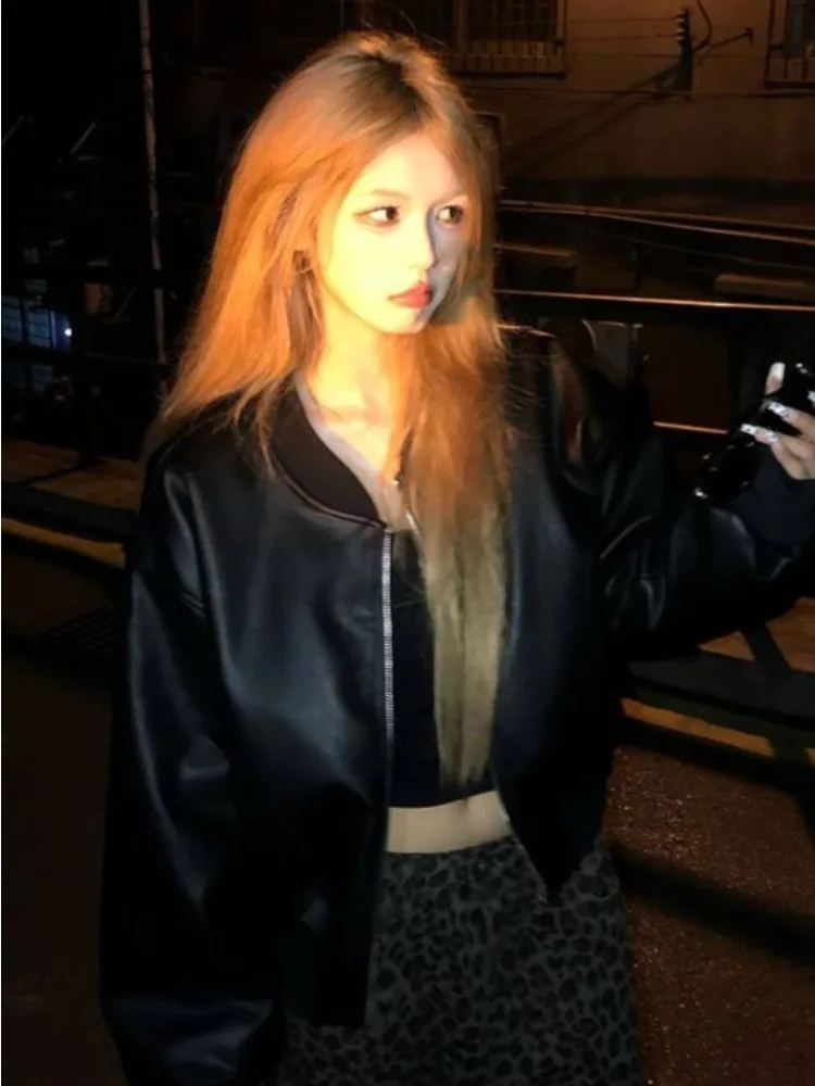 黒の韓国風モトレザージャケット レディース パンクスタイル ハイストリートファッション レザージャケット 女性用 2025年夏 カジュアル ルーズ ジッパーコート
