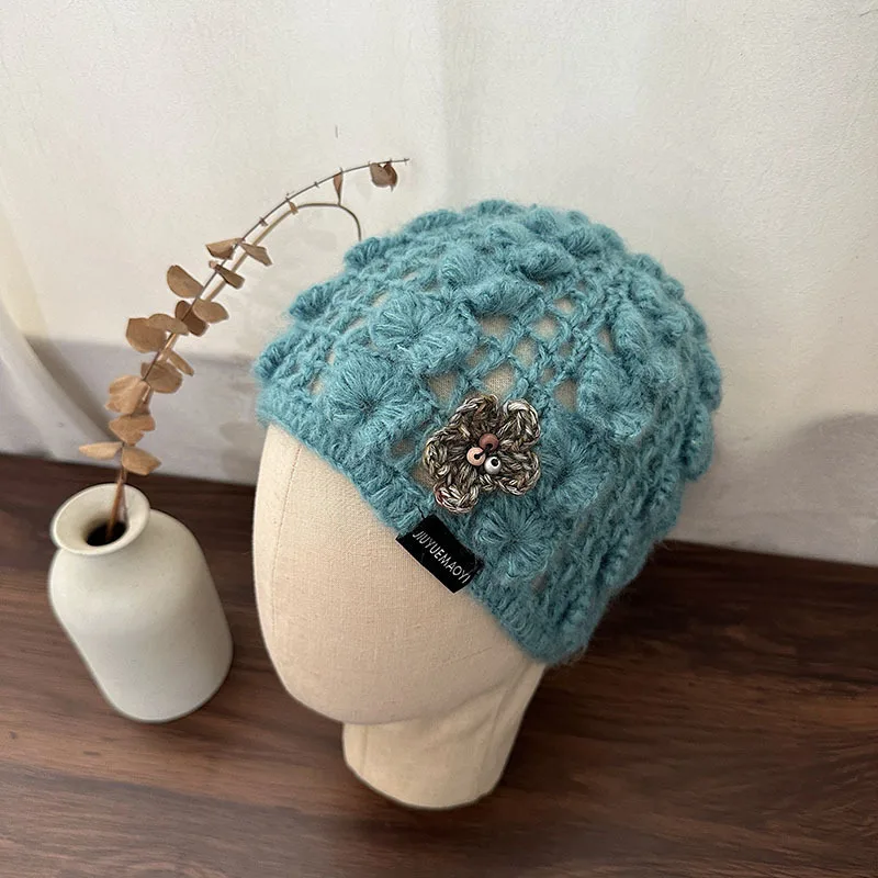 Koreanische handgemachte, gehäkelte, dreidimensionale Blumenmütze für Damen, warme Kuppelmütze für Herbst und Winter. – Detail 8