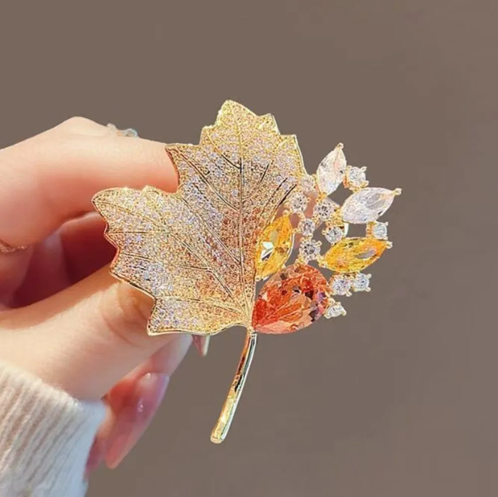 Luxury Hollowed-out Crystal Maple Leaf Corsage Brooch for Men Women Exquisite Pin Badge High-end Clothes Accessories Jewelry