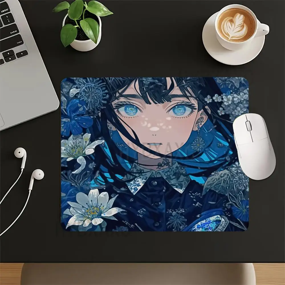 

HYBXAXC Rubber Non-slip Small Mouse Pad Gaming Desk Mat Thick Locking Edge Blue Floral Girl Style for Office & Gaming