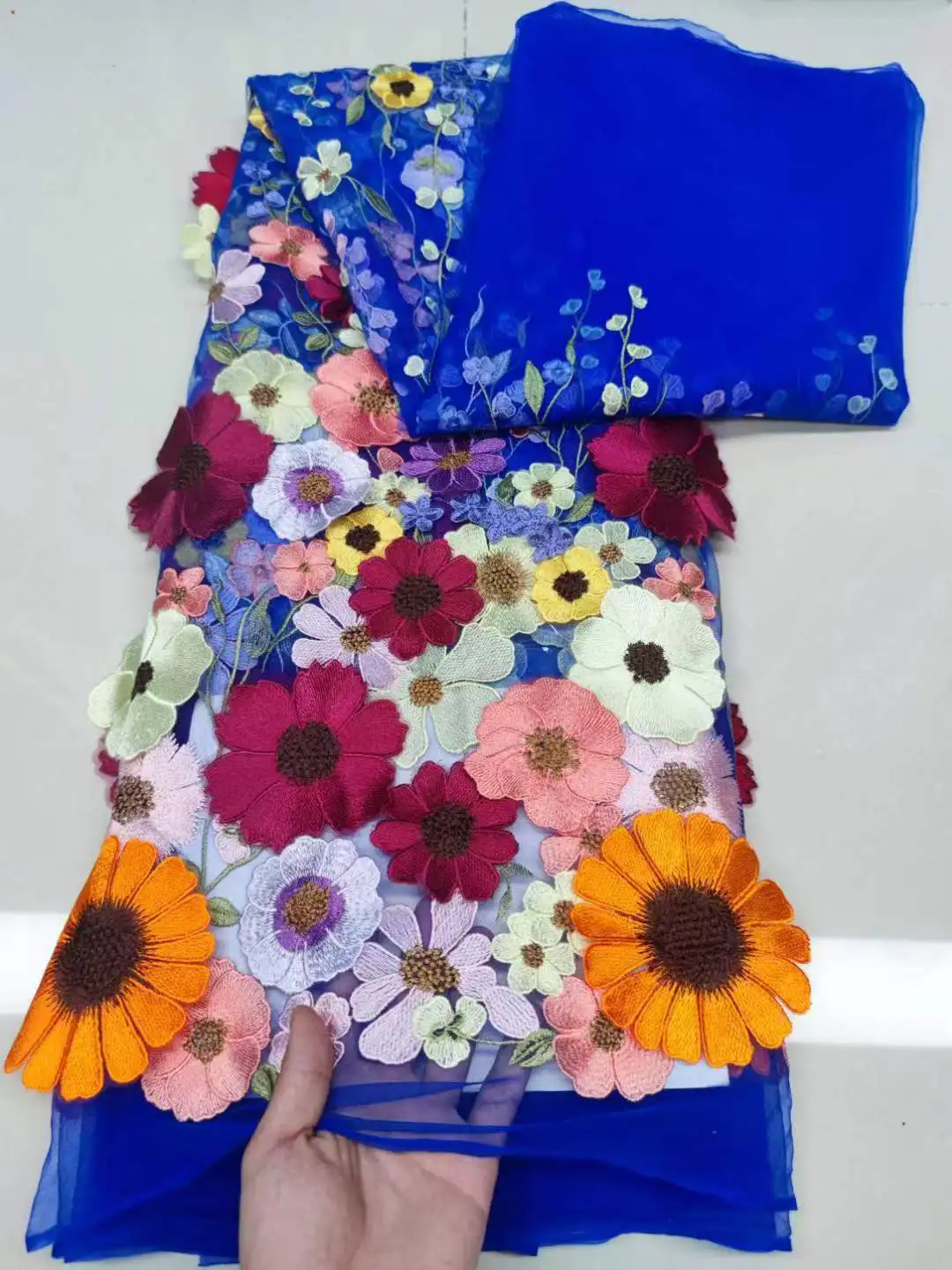 High-End Embroidered Fabric 3D Appliqué Embroidery Lace Fabric Women\'s Dress Fashion Wedding Dress Material