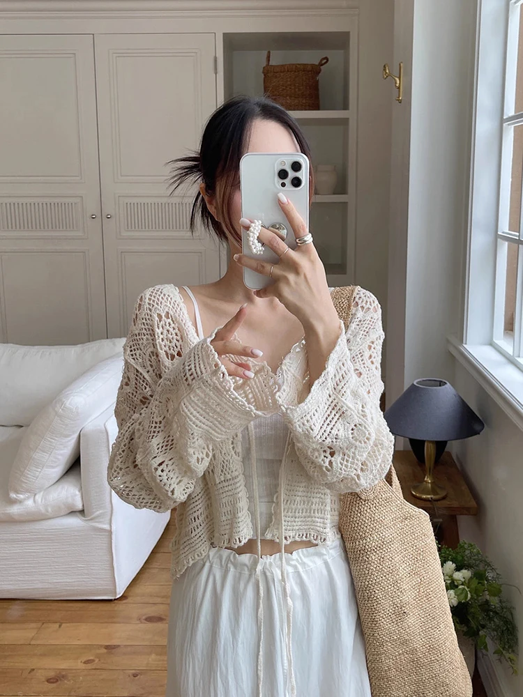 

Gagarich Ретро вязаный кардиган с выдолбленным крючком и цветочным галстуком, женский летний новый стильный нишевый и универсальный солнцезащитный топ