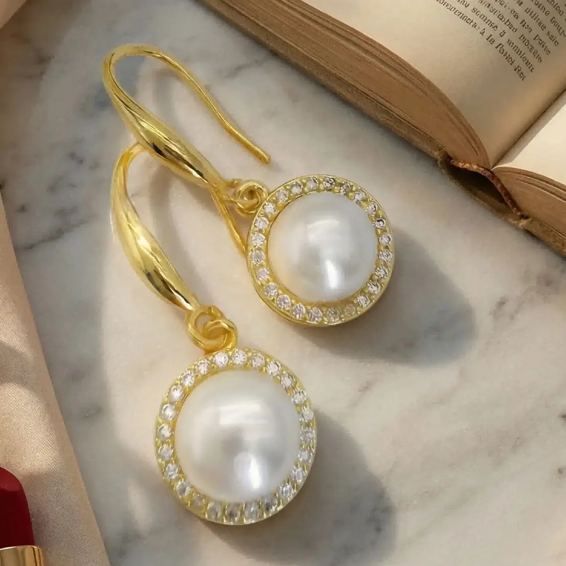 

Retro Micro-Set Zircon Pearl Ear Hooks 9-9.5mm 5A Grade White Pearl New Elegant High-End Wedding Holiday Gift Ladies Jewelry
