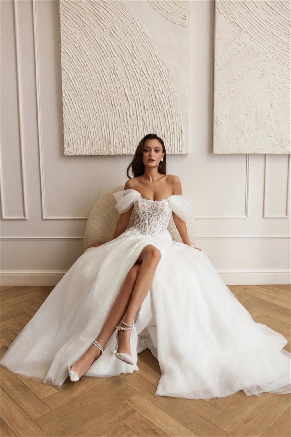 Robe de mariée personnalisée en dentelle, épaules dénudées, manches bouffantes, fente haute, Style romantique élégant