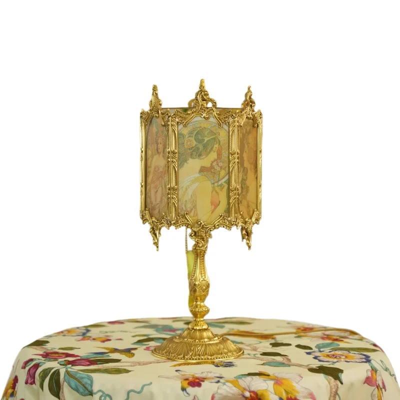 Французская средневековая ретро-илюстрация Muxia, стеклянная настольная лампа, латунная прикроватная лампа, настольная лампа для гостиной, столовой Французская средневековая ретро-илюстрация Muxia, стеклянная настольная лампа, латунная прикроватная лампа, настольная лампа для гостиной, столовой