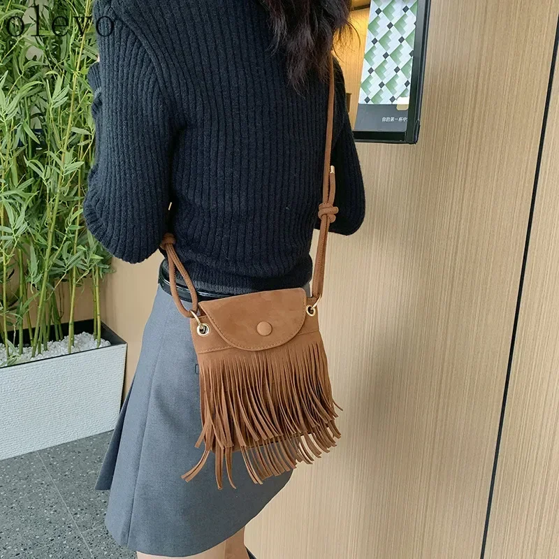 

Модная однотонная кожаная сумка-мессенджер с кисточками для женщин, сумка через плечо с регулируемым ремешком и бахромой