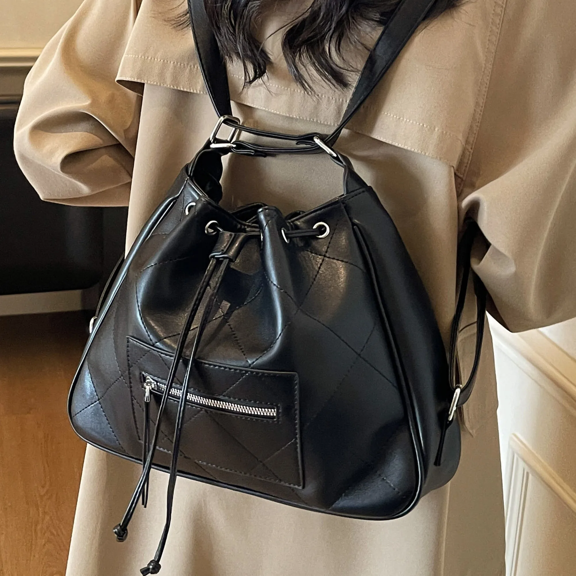 

Drawstring Crossbody Shoulder Armpit Bag Premium Embroidered Diamond Grid 2026 New Versatile Backpack Fashion Underarm Bag Purse