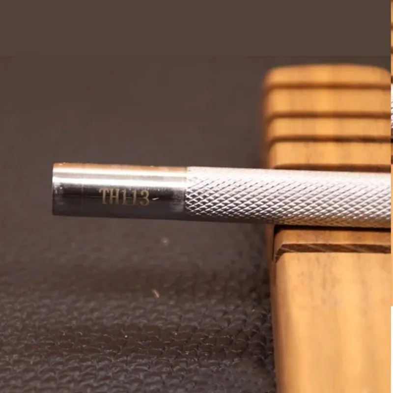 

Тиснильный штамп TH113 с цветочным узором, 15 мм – инструмент для 3D-тиснения из нержавеющей стали 304 для кожи растительного дубления | Профессиональный пробойник для кожевенного дела