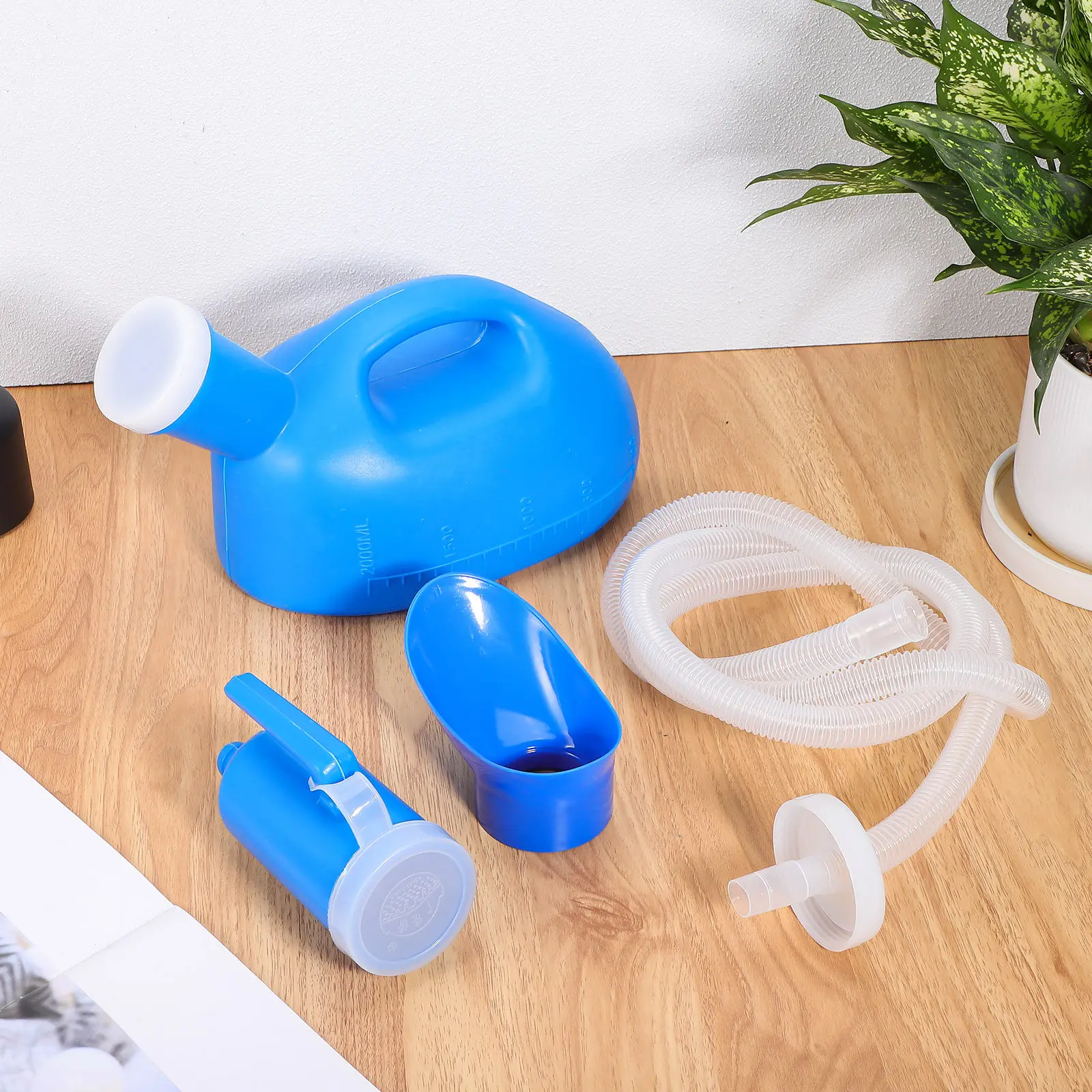 

2000Ml Adult Urinal for Women Portable Pee Bottle Reusable Travel Toilet with Tight Seal Lid Lightweight Camping Road Trip