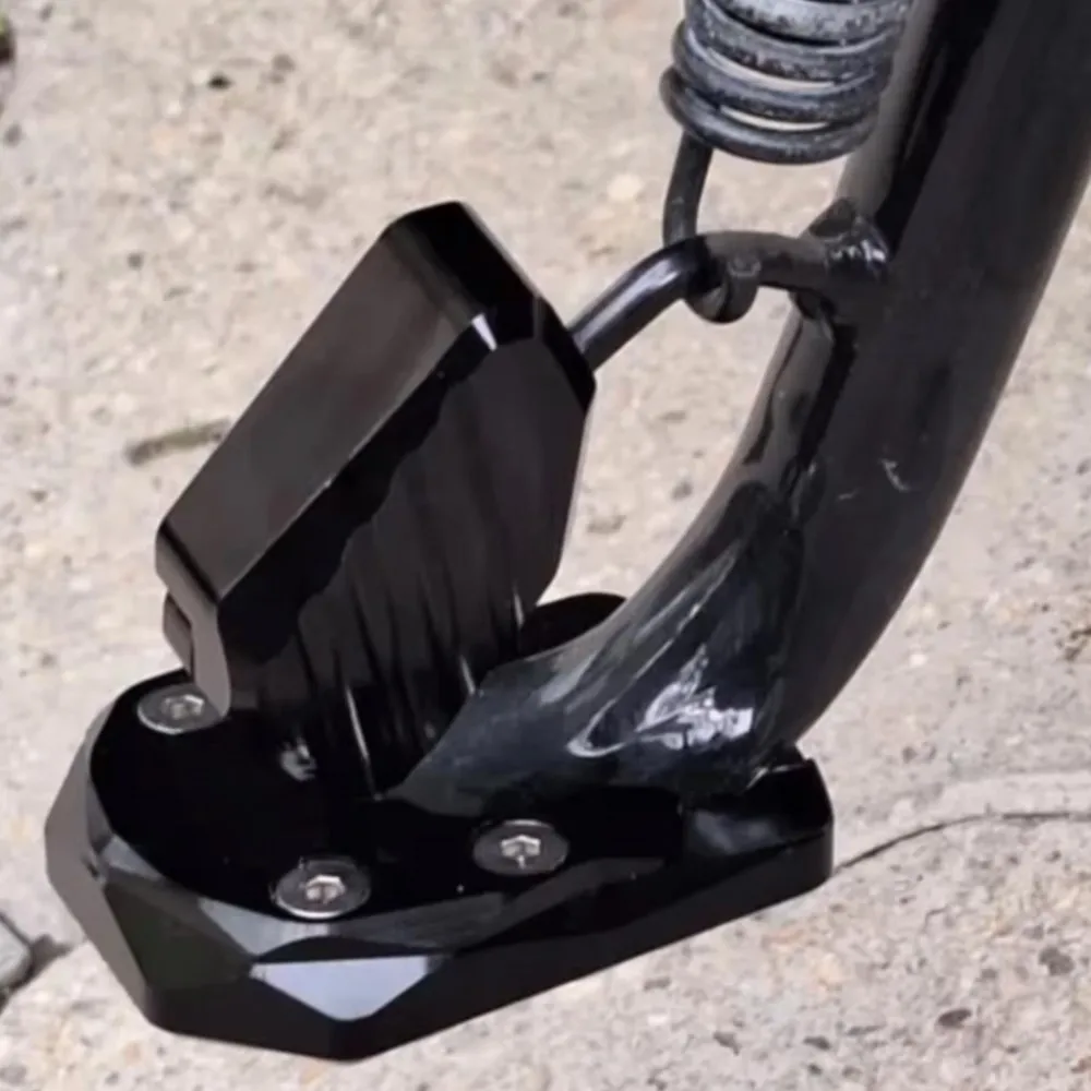 Motorcycle CNC Kickstand Side Stand Extension Enlarger Pad Side Bracket250 FOR YAMAHA XMAX300 XMAX125 XMAX250 ALLYEARS