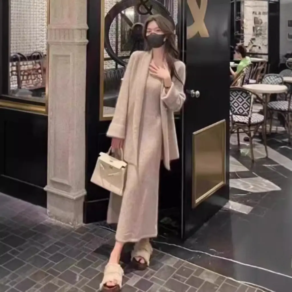 

Женский высококачественный вязаный костюм на бретельках, комплект из двух предметов, осенне-зимний легкий роскошный свитер, кардиган, куртка в иностранном стиле