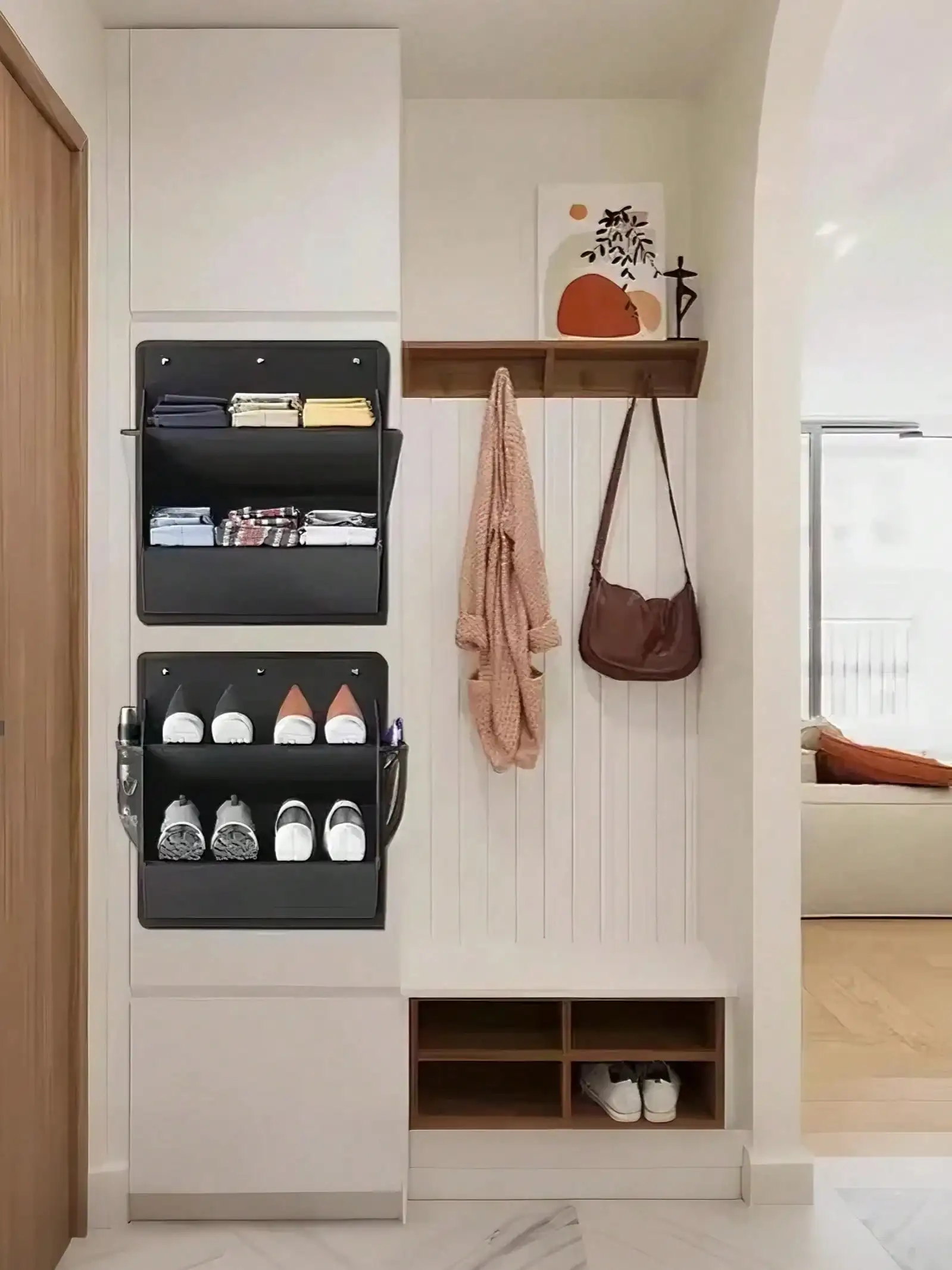 

Клейкая складная полка для обуви с несколькими карманами, прочная конструкция, подходит для небольшого пространства.