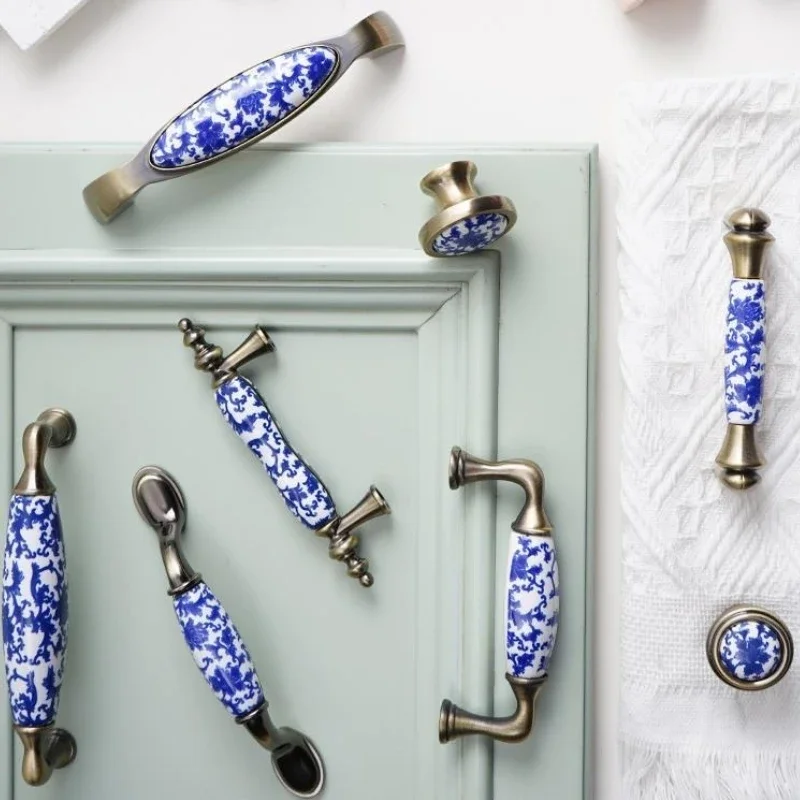青と白の磁器製キッチンキャビネットハンドル、ソリッドシングルホール引き出しノブ、亜鉛合金ワードローブドアプルハンドル