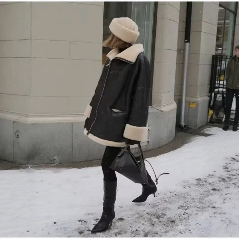 Autumn and Winter Is A Loose and All-in-one Coat with Elegant Charm The New Large-sized Fashionable Lambskin Coat for Women's