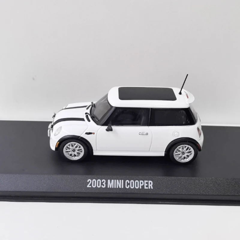 

Greenlight масштаб 1/43 MINI COOPER 2003, имитация модели автомобиля из белого сплава, статическая коллекция, украшенные праздничные игрушки, сувенирный подарок