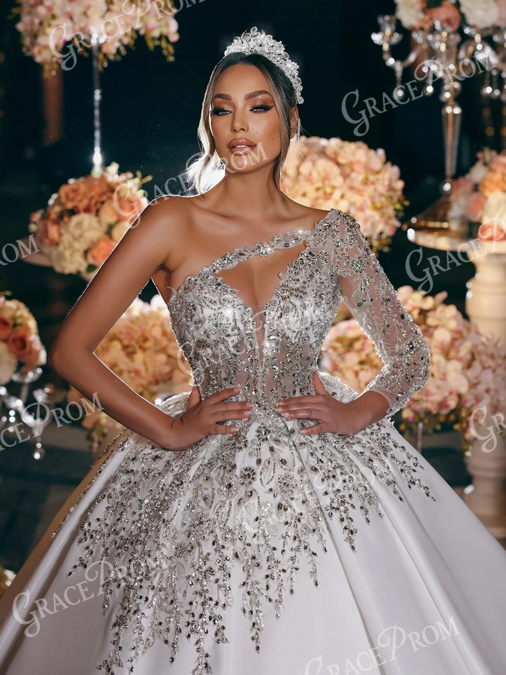 Luxury Crystal Embellished Wedding Dress Asymmetrical One Shoulder Deep V Neckline Beaded Ball Gown Customized Charming Wear
