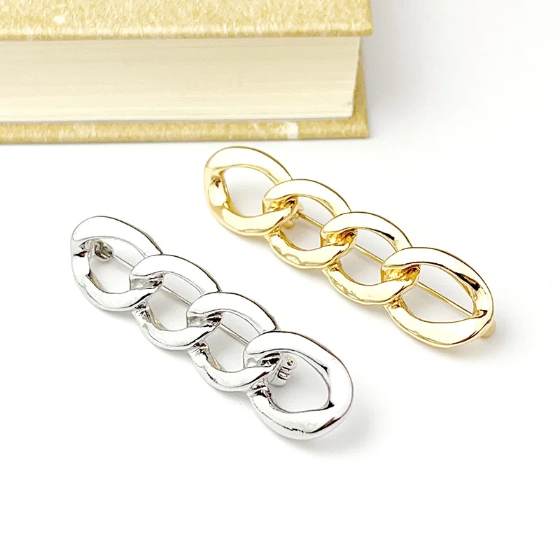 

Korean Version Creative Fashion Twist Chain Brooches for Women Popular Metal Pins Coat Sweater Accessories Cool Jewelry for Girl