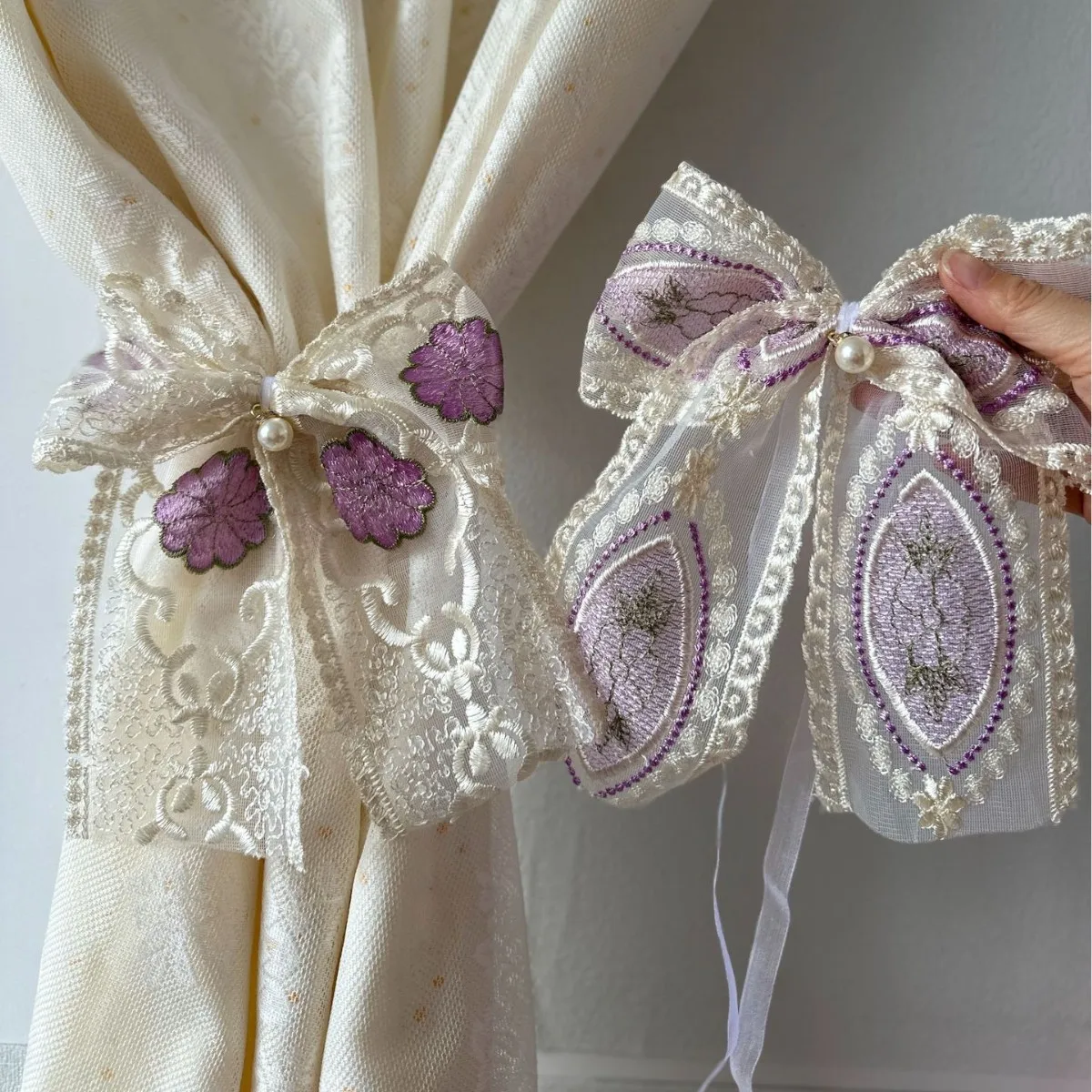 2PCS Embroidered Country wildflowers Curtain Tiebacks Curtain Clip Holders Tieback Buckle Clips Straps Accessories Home Decor