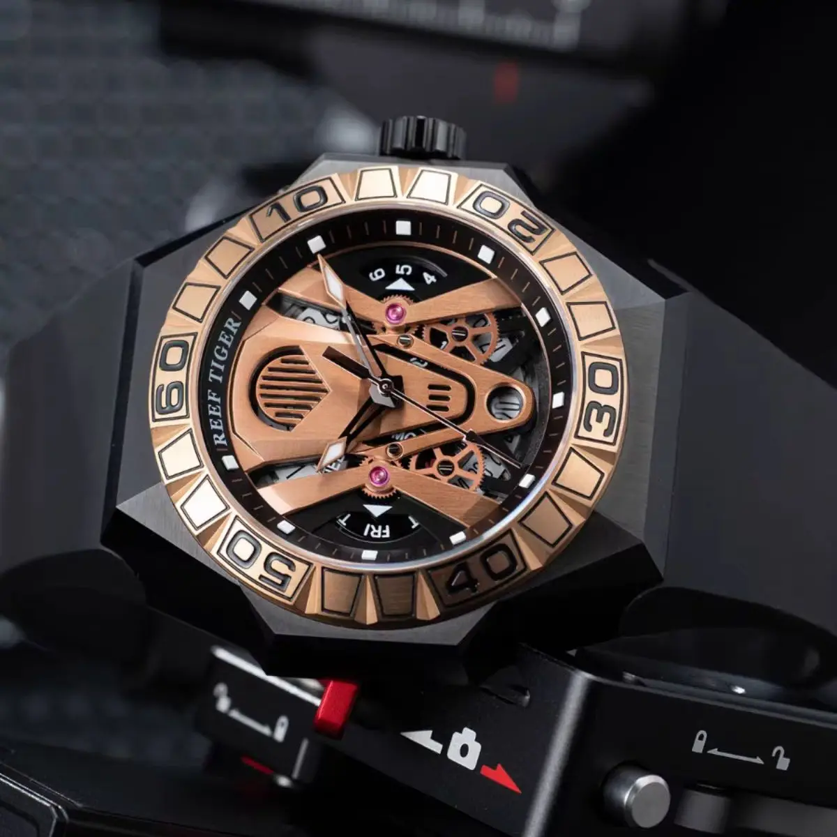Reef Tiger Men Automatic Watch 41.8mm Mechanical Wristwatch Diver 20ATM Waterproof Sapphire Mirror Skeleton Luminous