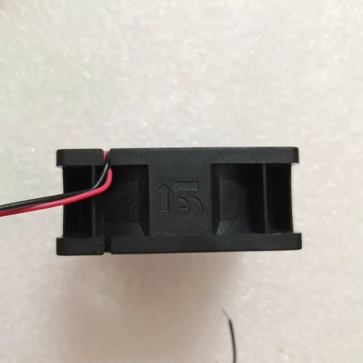 SUNON KDE2406PTV1 DC 24V 1.9W 80x80x25mm Ventilateur de refroidissement de serveur à 2 fils