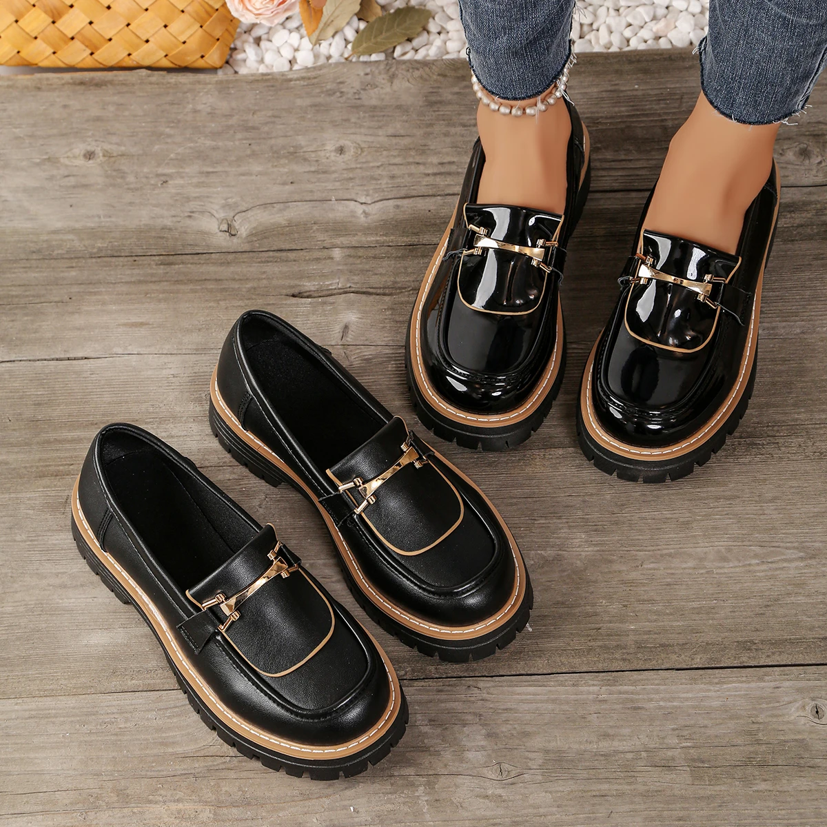 Women's 2026 New Retro Metal Chain Design Mid-heeled Shoes Spring and Autumn Fashion Thick-soled Non-slip Loafers Large Size