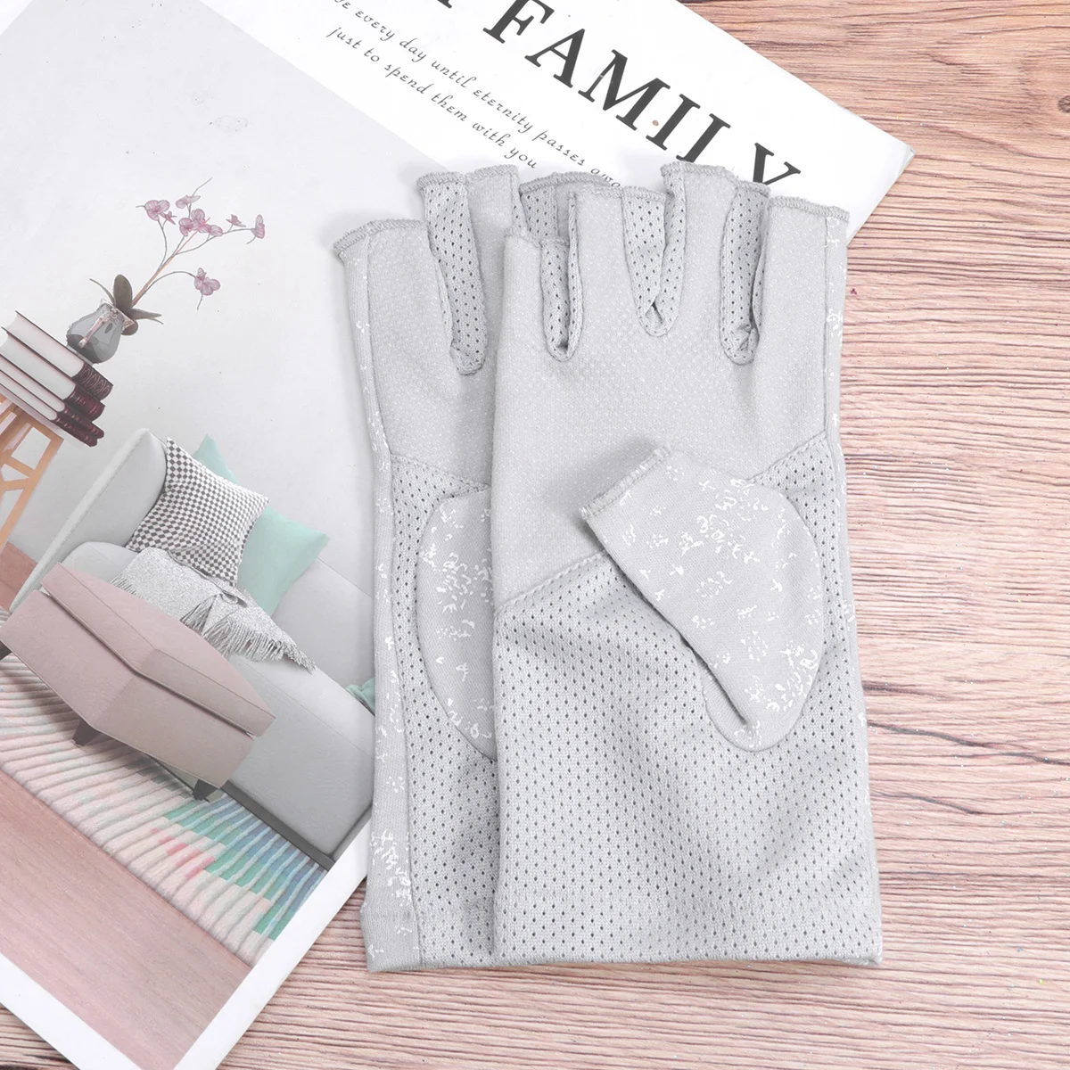 

Half-Finger Gloves Woman Cotton Durable Skid-Resistant Protective Gloves Gray Simple Design Practical for Riding Driving Work