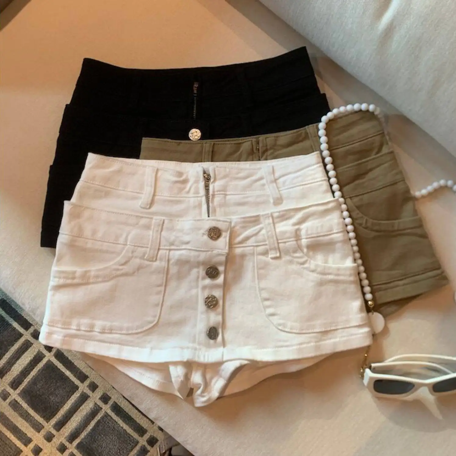 

Джинсовая короткая юбка с высокой талией и пуговицами в стиле Spice Girl, женская, летняя, новая, А-образная, подчеркивающая бедра