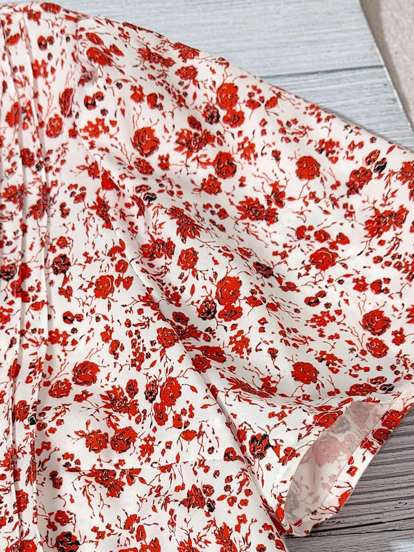 

Женская блузка больших размеров с цветочным принтом, V-образным вырезом, короткими рукавами и рюшами, повседневный летний топ