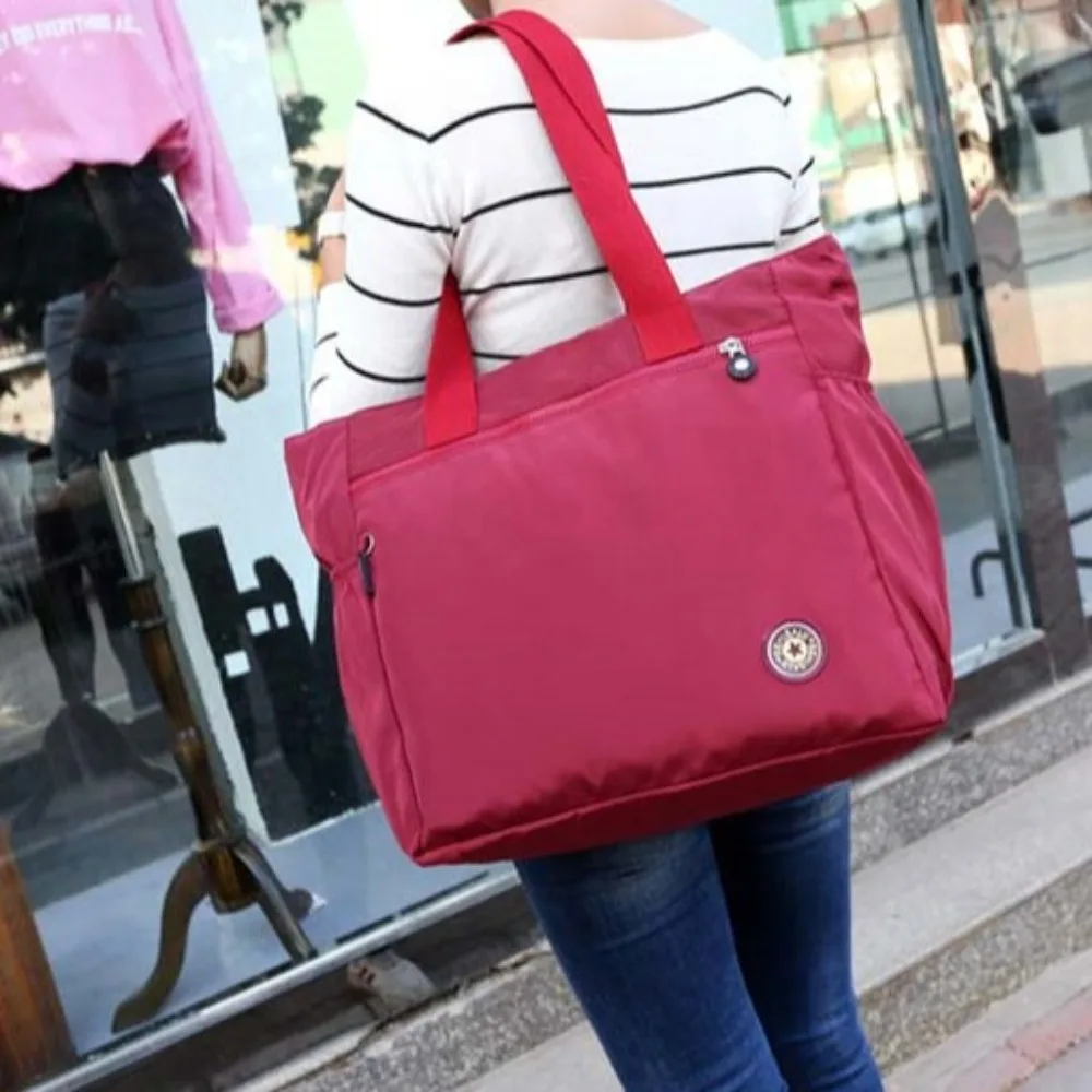 

Casual Square Middle Aged Mom Bag Large Capacity Tote Commuting Shoulder Bag Korean Style Solid Color Nylon Shoulder Bag Work