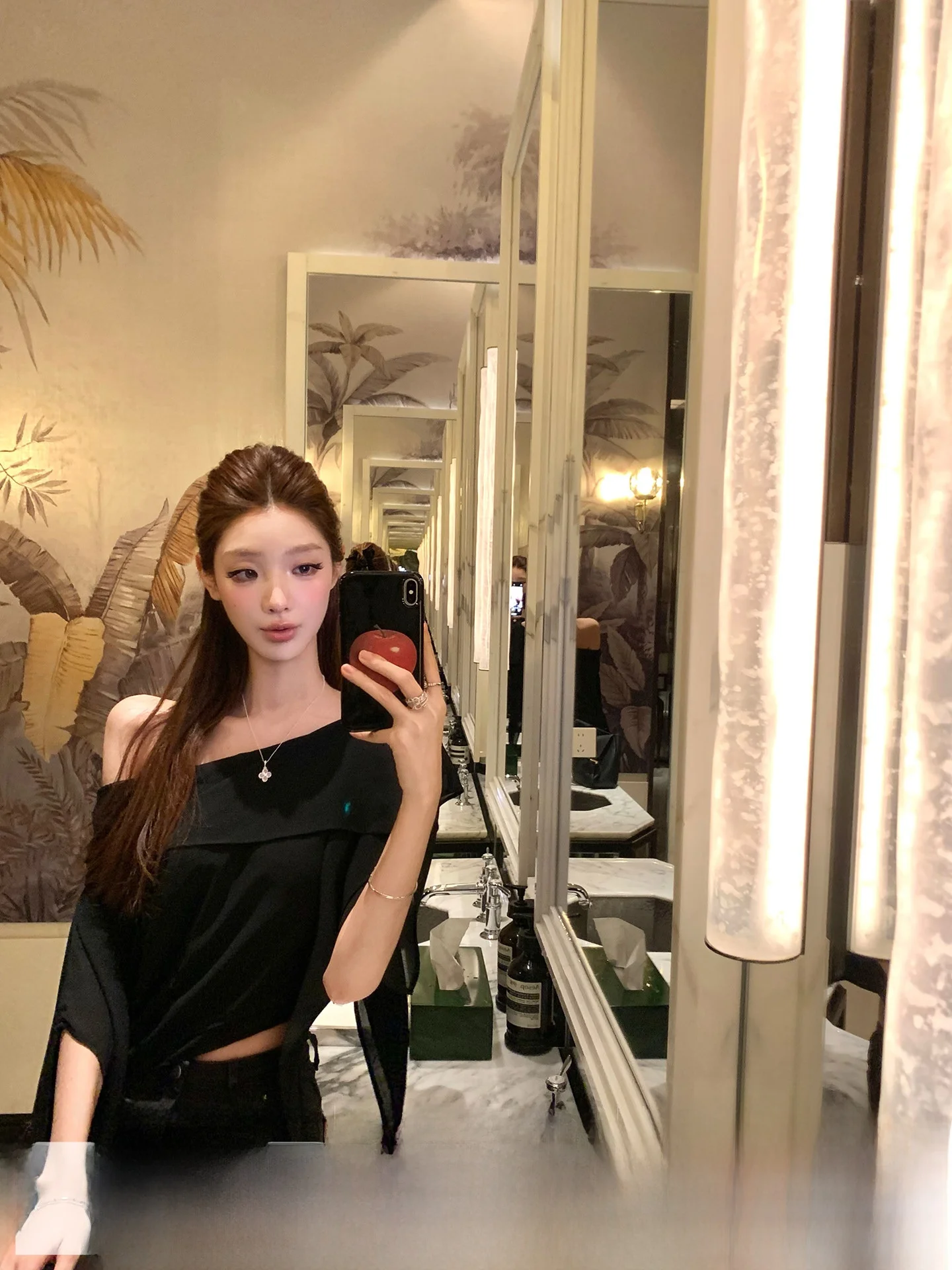 YOLI Blusa de Chifón Negra con Hombro Asimétrico para Mujer, Estilo Casual Sencillo y Versátil, Elegante y Estilizador para Primavera, Fibra de Poliéster