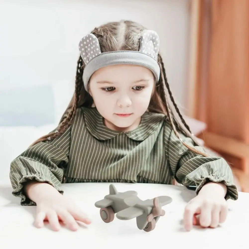 Bebida de seguridad educativa Montessori suave sin BPA del coche de silicona de la historieta multifuncional