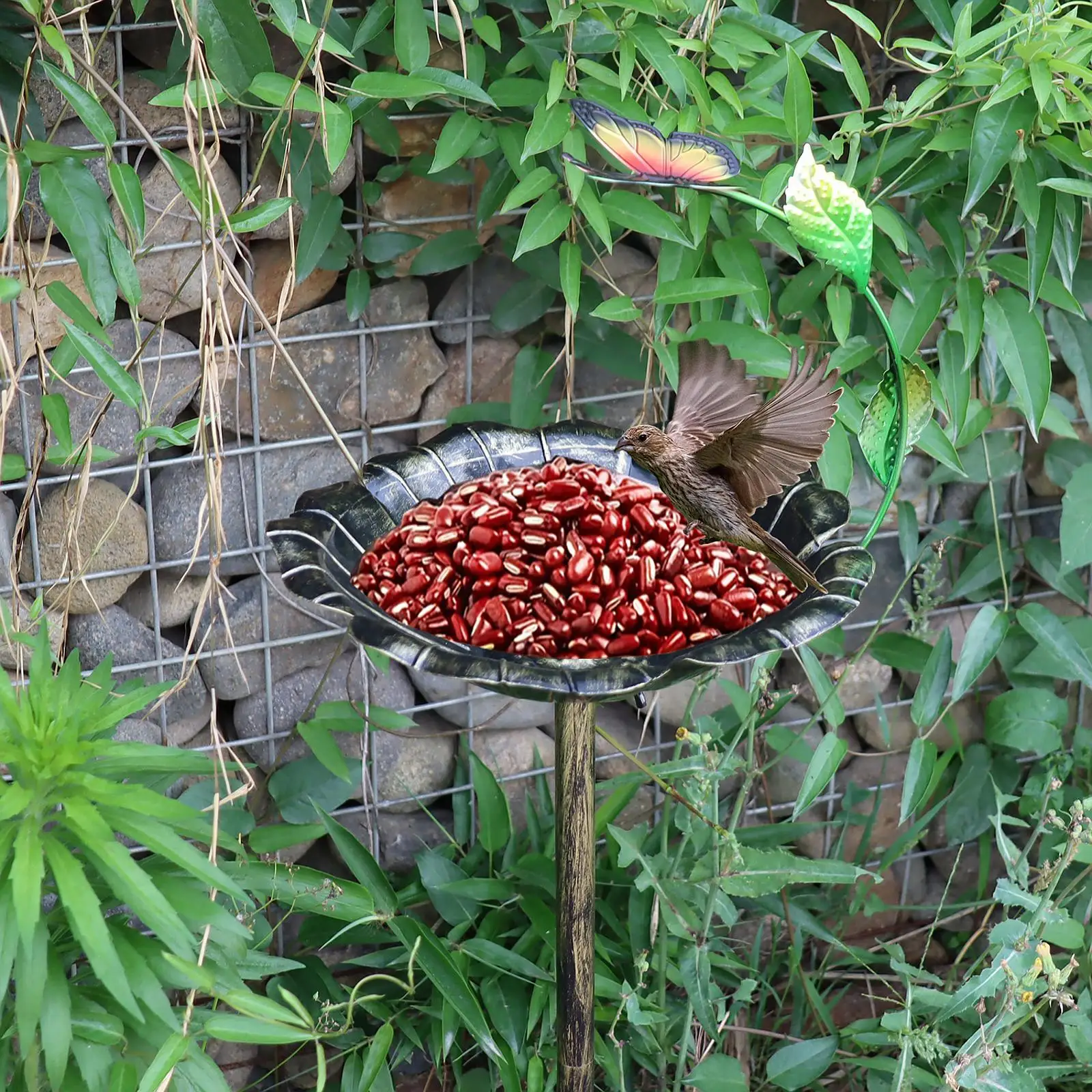 金属製の鳥の浴場 屋外庭園用 鳥の浴場装飾 新築祝い レトロデザイン 3本足の杭ベース 鳥の餌台 中庭用
