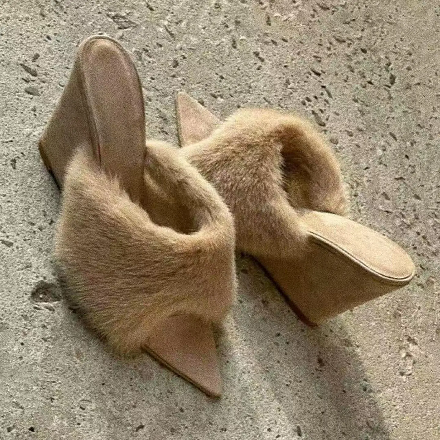 

Plush Women's Autumn Slippers French Pointed Open-toed Fluffy Slippers Home Outdoors Fashion Wedge Shoes Women Heels Highquality