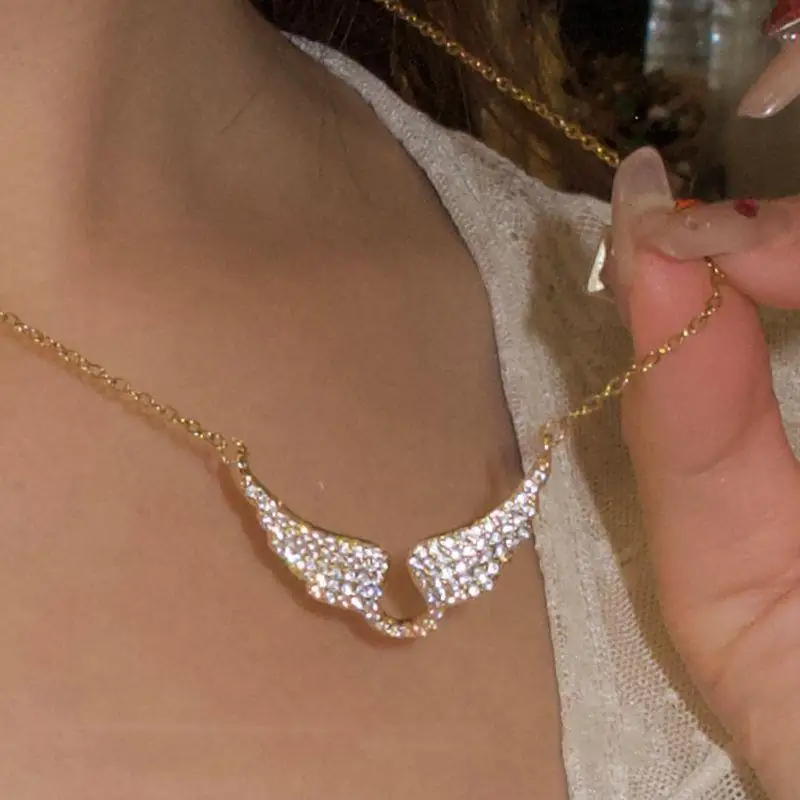 Shiny Rhinestone Angel Wing Necklace Sparkling Wing Collarbone Chain Elegant Fashion Party Jewelry Accessories for Women Chokers