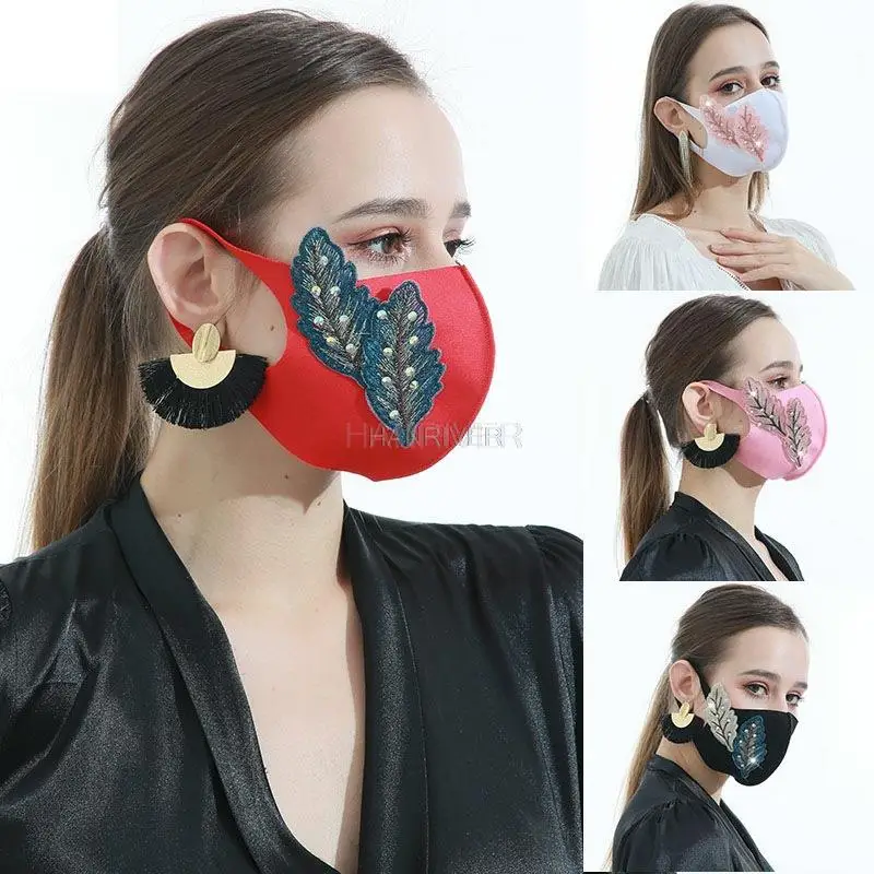 

Hang ear type average size leaves buiter ice silk mask adult winter warmth of three-dimensional buiter can wash face mask