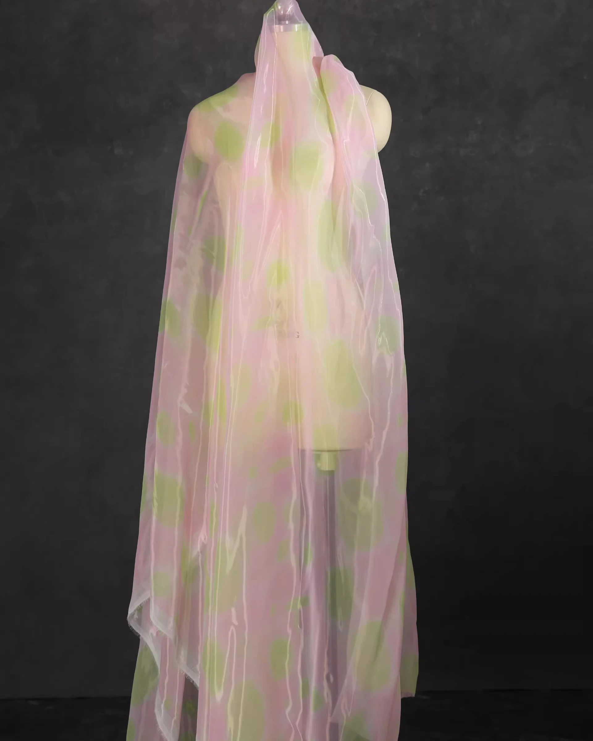 Tela de organdi brillante con degradado gradual de acuarela de 1 yarda para costura, tela para vestidos, bricolaje y confección.
