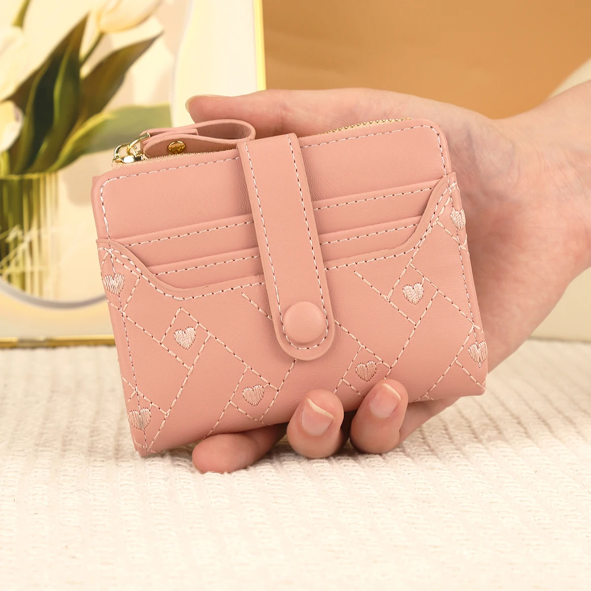 

Women's short wallet with heart-shaped embroidery thread, zero wallet, zipper buckle, women's multi card slot card bag, fashiona