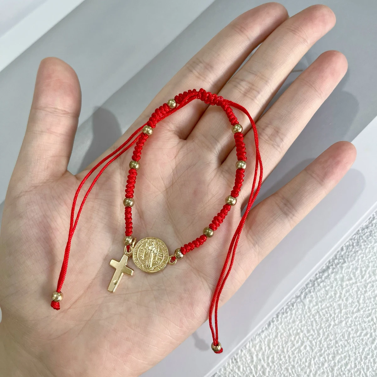 1 قطعة اليدوية سانت بنديكت و عذراء ماري ميدالية قابل للتعديل الأحمر سلسلة Pulsera سان بينيتو سحر الدين الصليب حماية مجوهرات