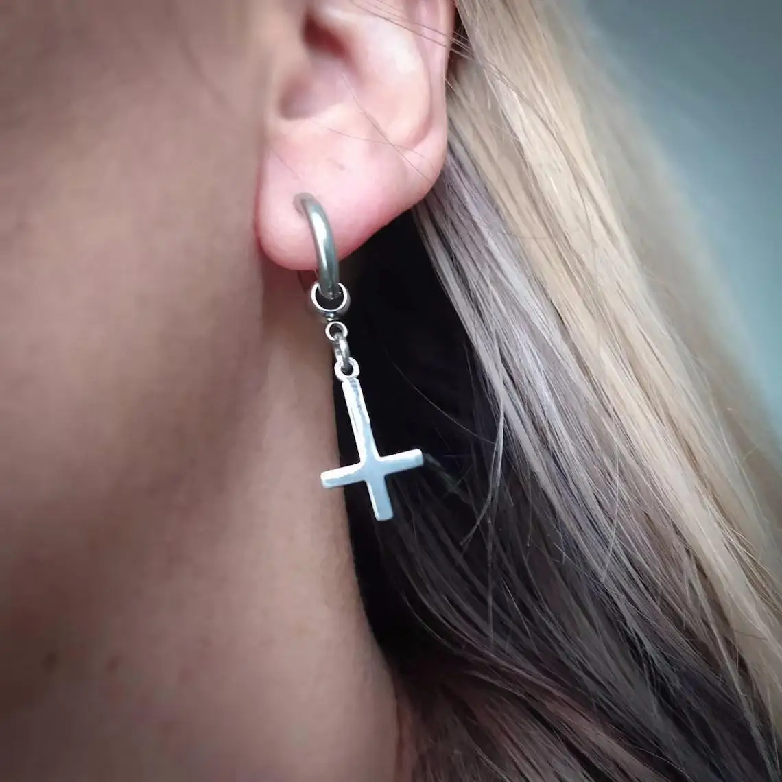 Gothic Simple Geometry Sliver Color Inverted Cross Hoop Earrings for Women Halloween Party Hip-hop Punk Jewelry Accessories Gift
