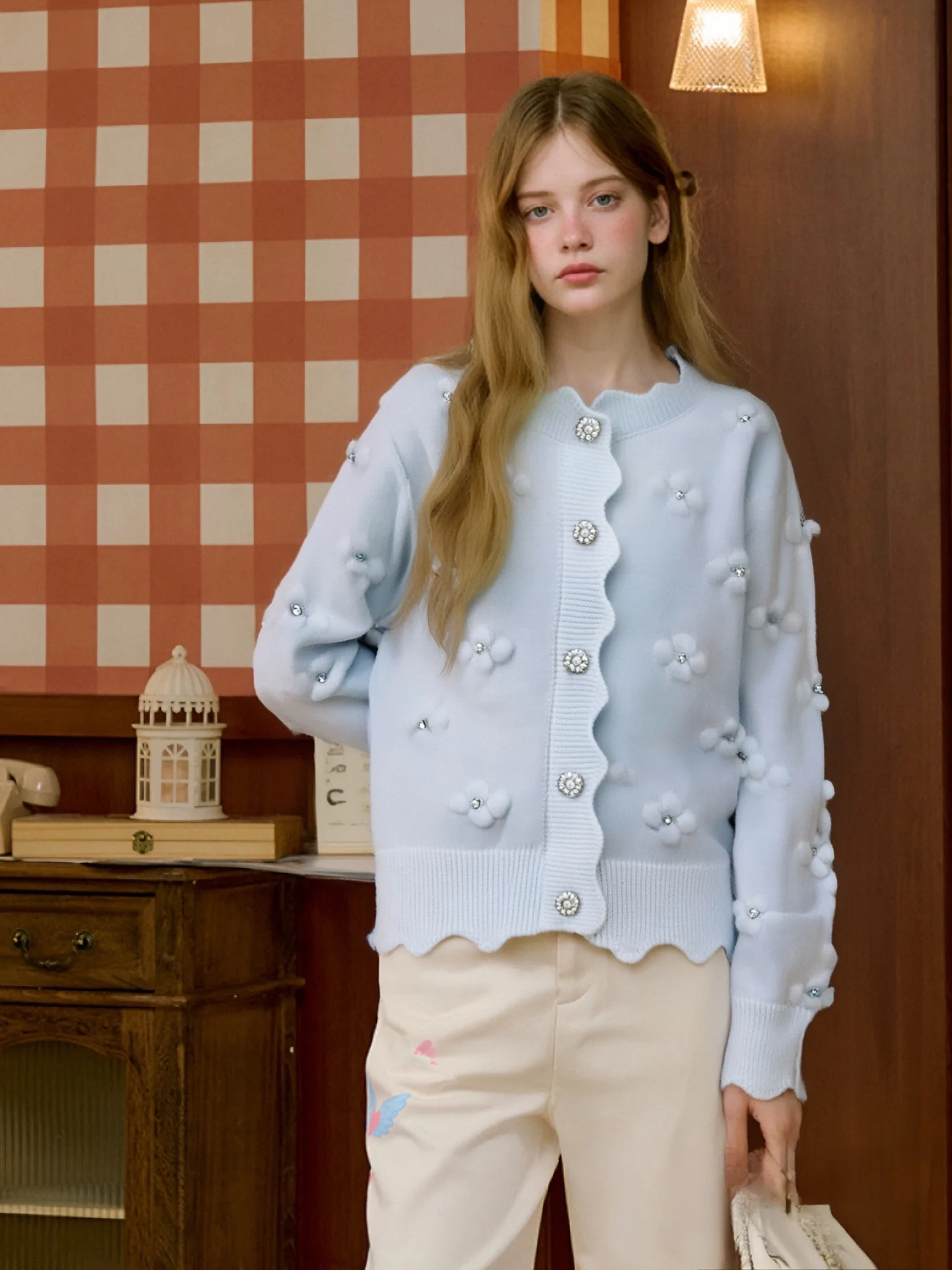 Kurzärmliger Pullovermantel mit kleinem Duft für Damen, lockerer und lockerer Rückenstil, neue Herbstsaison 2022, weicher und flauschiger Strick